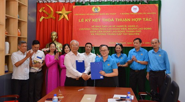 Liên đoàn Lao động TP Buôn Ma Thuột, ký kết thoả thuận hợp tác  Chương trình Phúc lợi cho đoàn viên, người lao động